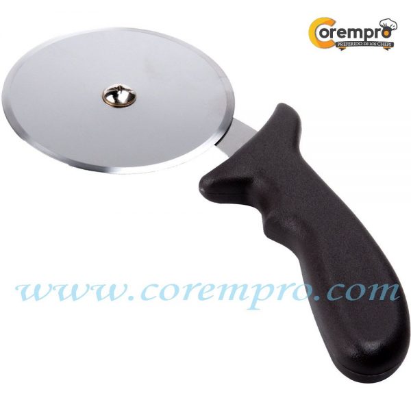 4-pizza-cutter-with-plastic-handle